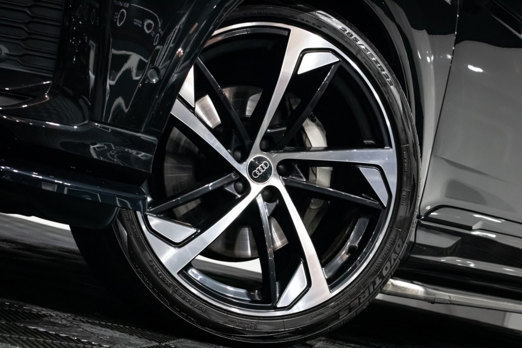View AUDI Q7 3.0 TDI V6 50 Black Edition