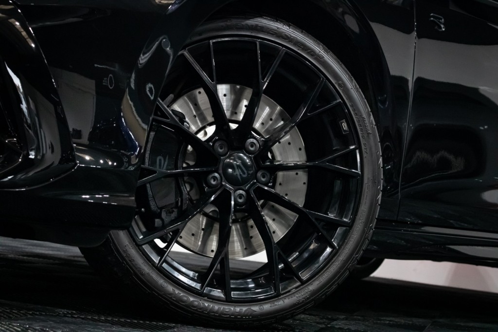 View VOLKSWAGEN GOLF 2.0 TSI R Black Edition
