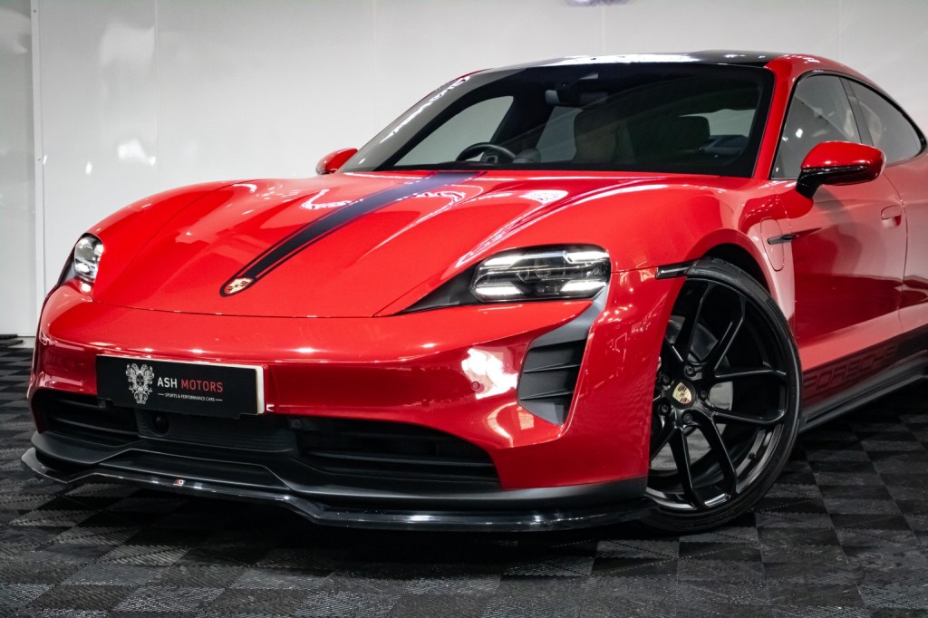 View PORSCHE TAYCAN Performance Plus 93.4kWh 4S