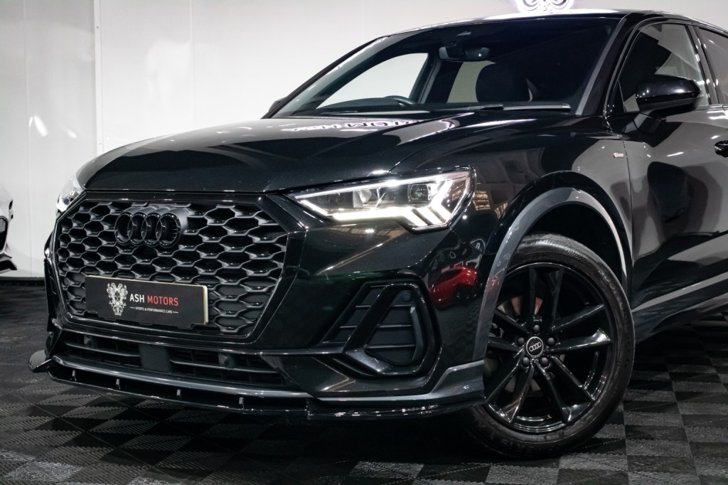 View AUDI Q3 2.0 TDI 35 Black Edition