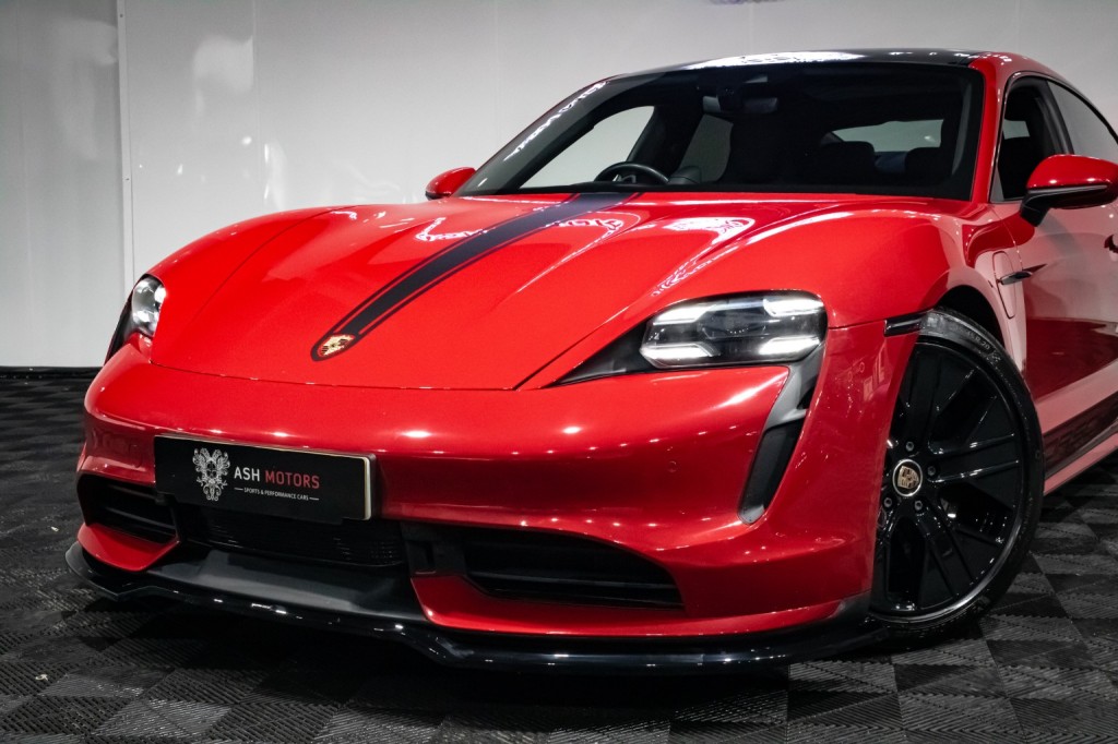 View PORSCHE TAYCAN Performance Plus 93.4kWh Turbo