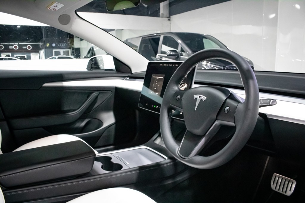 View TESLA MODEL 3 (Dual Motor) Performance