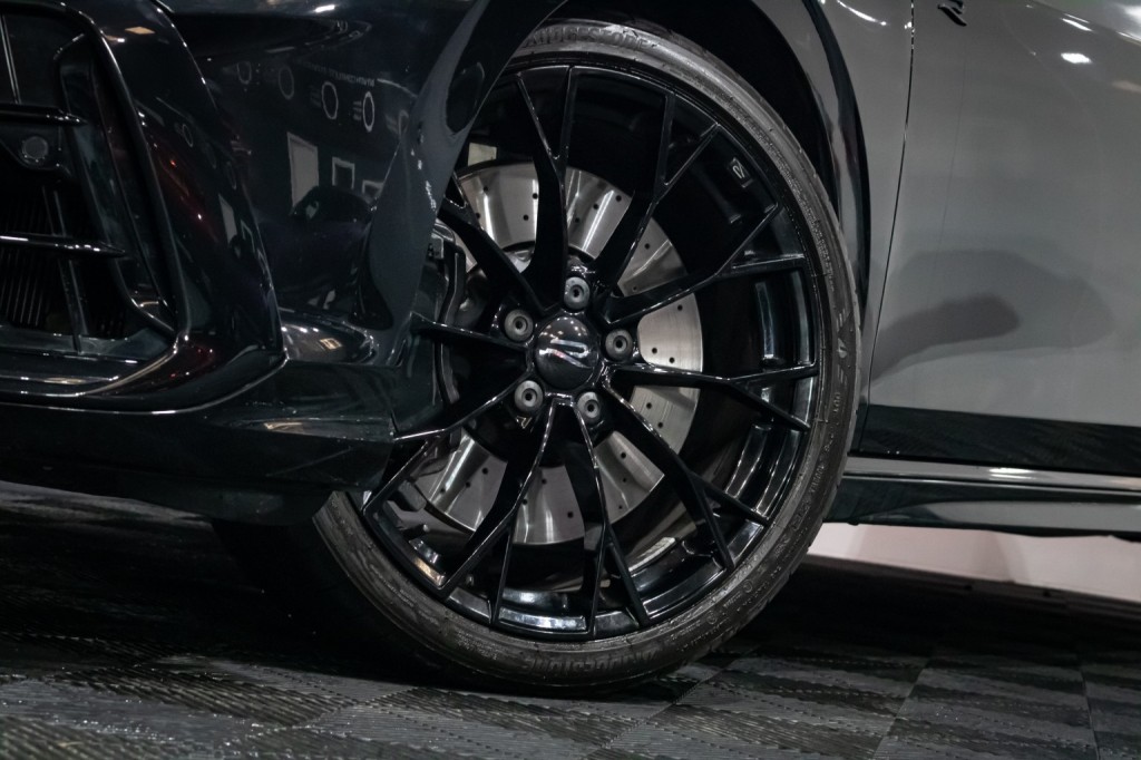 View VOLKSWAGEN GOLF 2.0 TSI R Black Edition