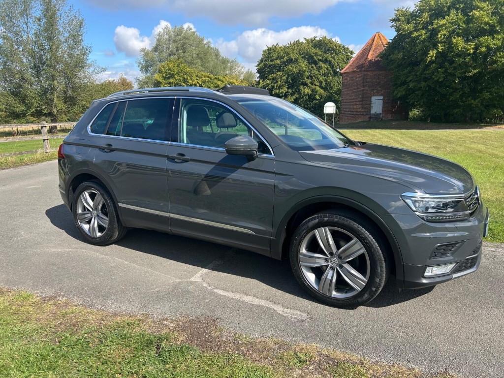 View VOLKSWAGEN TIGUAN 2.0 TDI BlueMotion Tech SEL