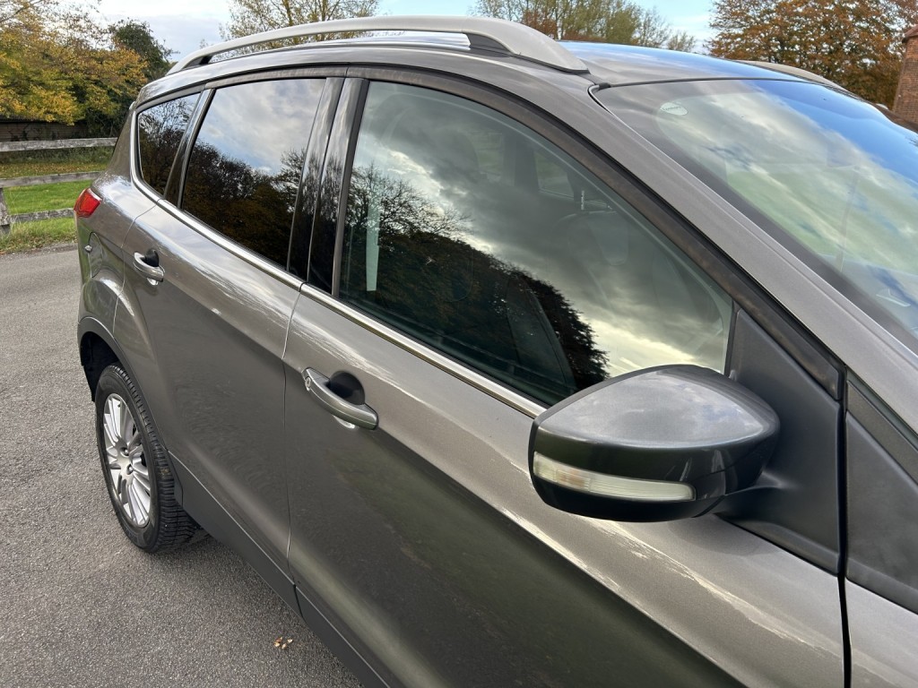 View FORD KUGA 2.0 TDCi Titanium