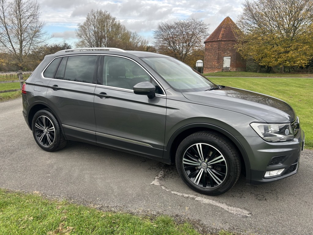 View VOLKSWAGEN TIGUAN 2.0 TDI BlueMotion Tech SE Navigation