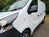 VAUXHALL VIVARO