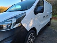 VAUXHALL VIVARO