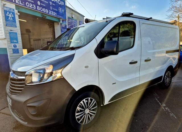 VAUXHALL VIVARO