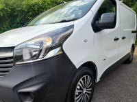 VAUXHALL VIVARO
