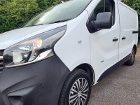 VAUXHALL VIVARO