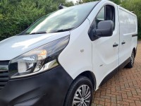 VAUXHALL VIVARO