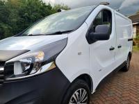 VAUXHALL VIVARO