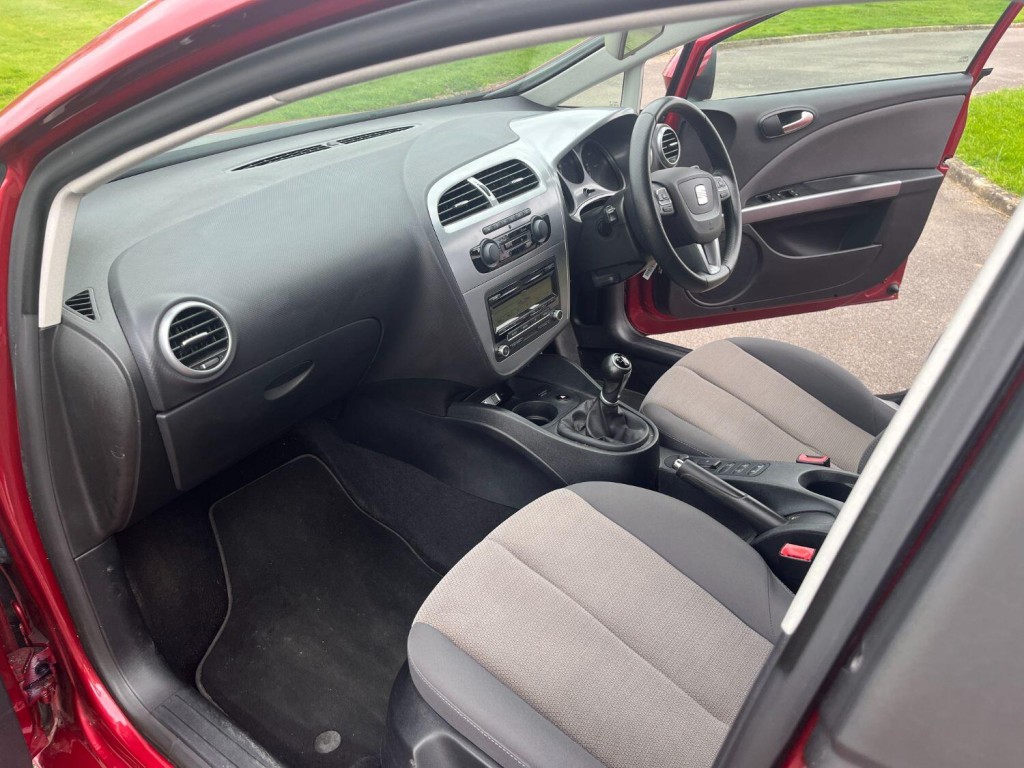 SEAT LEON