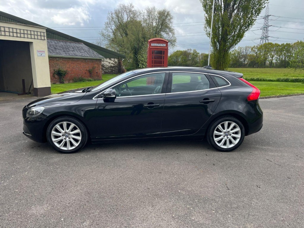 View VOLVO V40 1.6 D2 SE Lux Nav