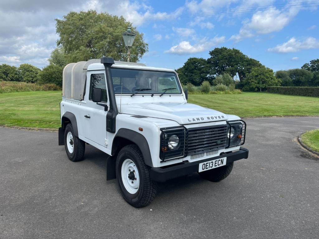 LAND ROVER DEFENDER