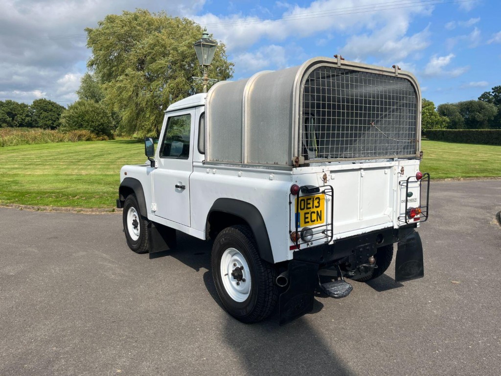 LAND ROVER DEFENDER