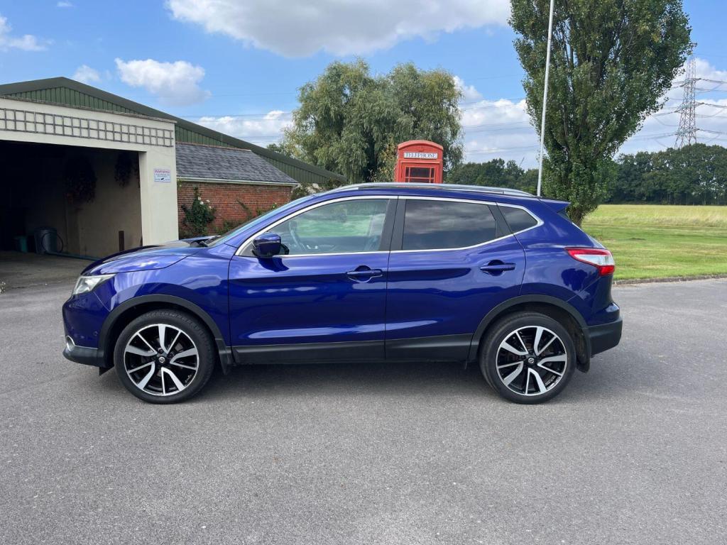 View NISSAN QASHQAI 1.2 DIG-T Tekna