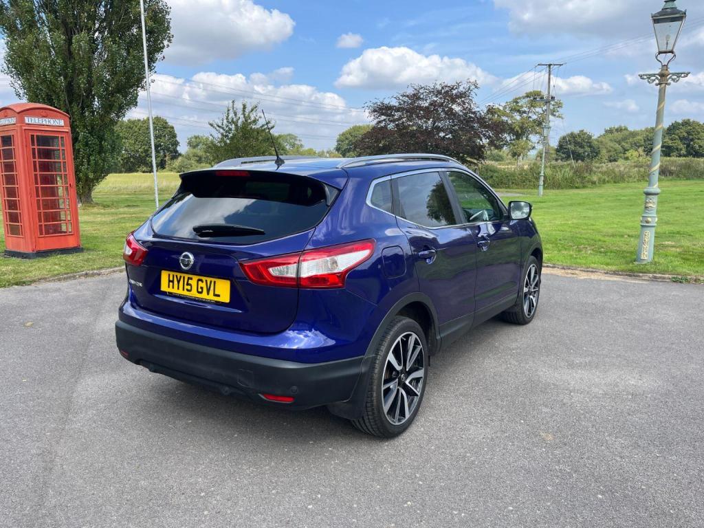 View NISSAN QASHQAI 1.2 DIG-T Tekna