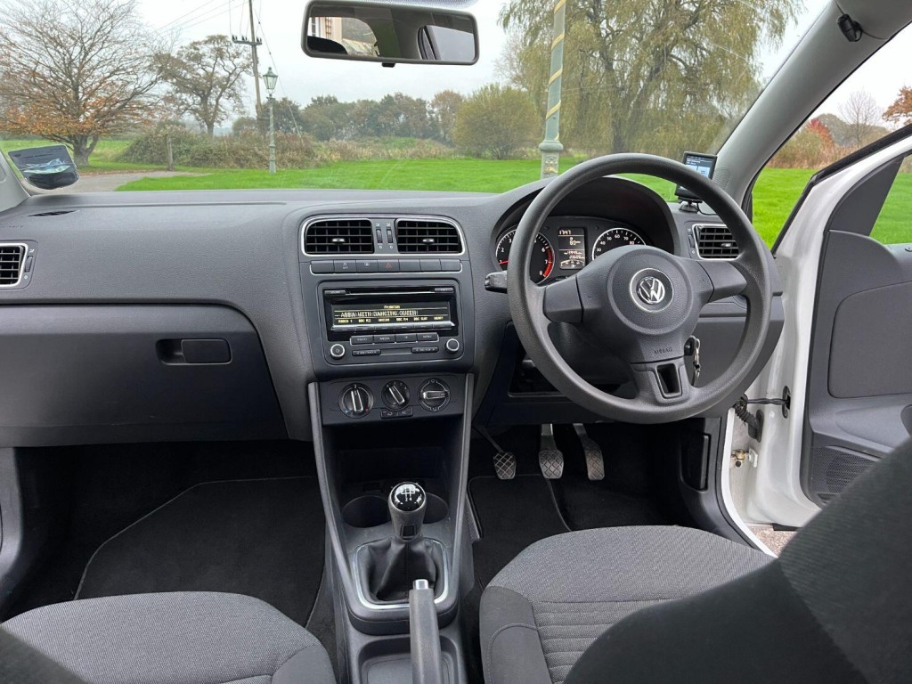 VOLKSWAGEN POLO