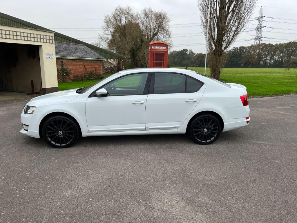 View SKODA OCTAVIA 1.6 TDI Black Edition