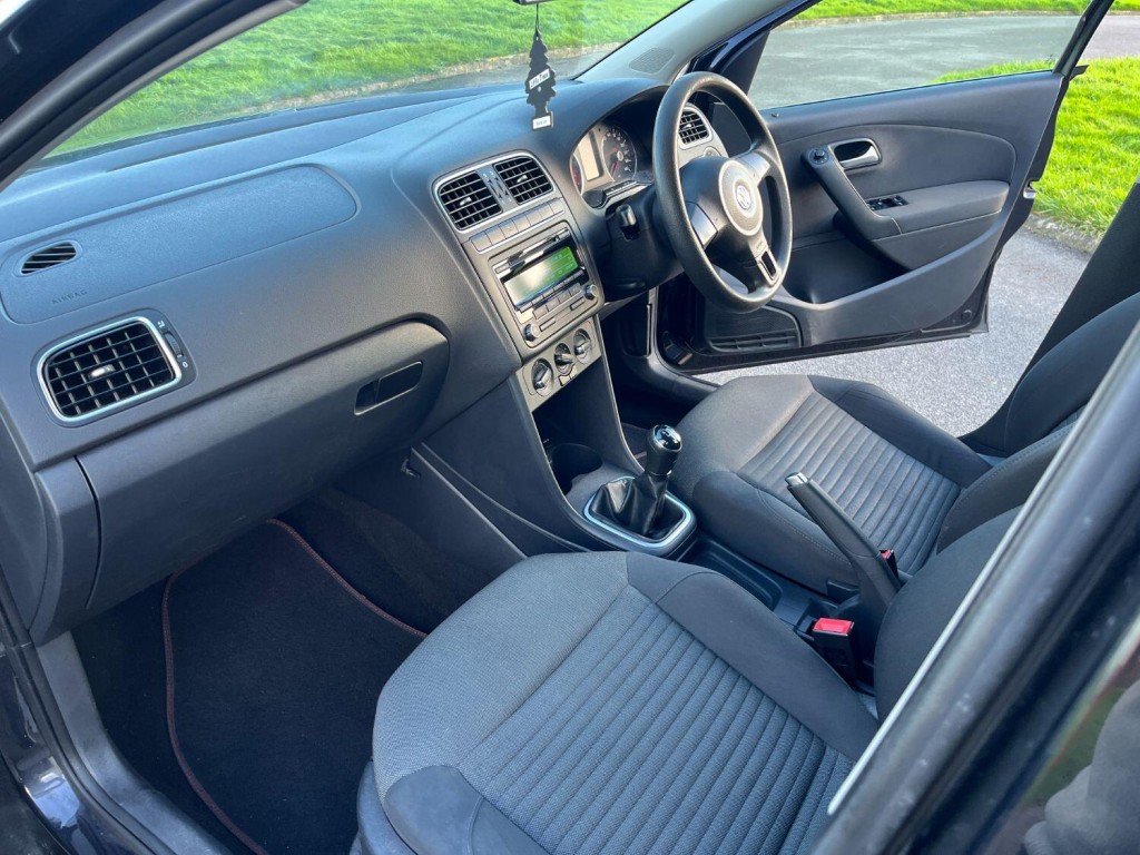 VOLKSWAGEN POLO