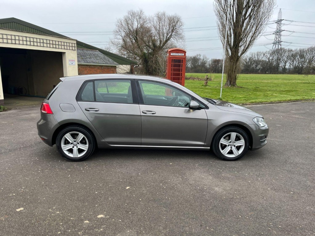 VOLKSWAGEN GOLF