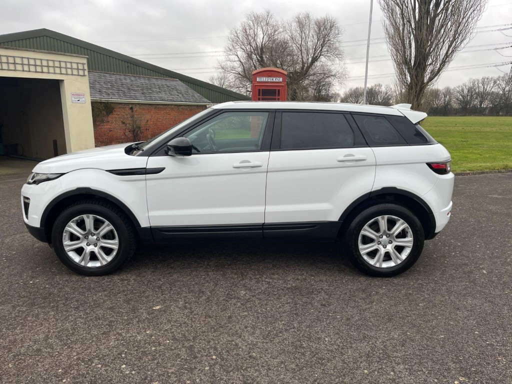 View LAND ROVER RANGE ROVER EVOQUE 2.0 TD4 SE Tech