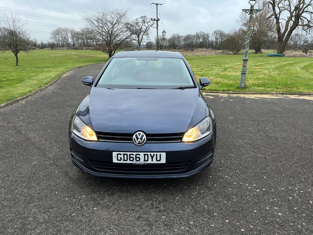 VOLKSWAGEN GOLF