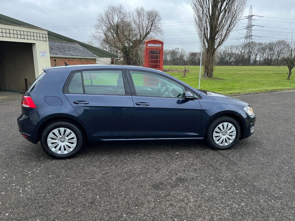 VOLKSWAGEN GOLF