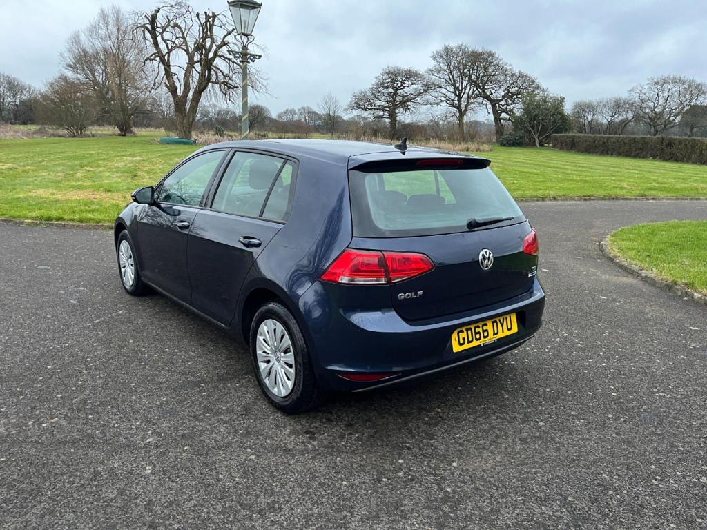 VOLKSWAGEN GOLF