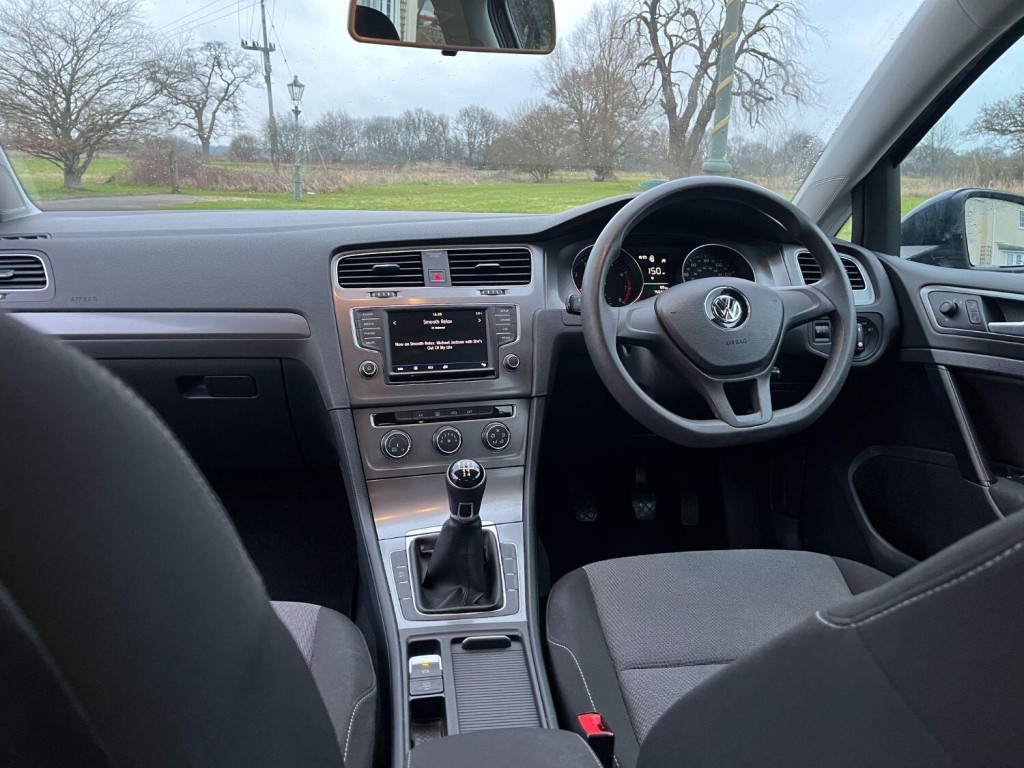 VOLKSWAGEN GOLF
