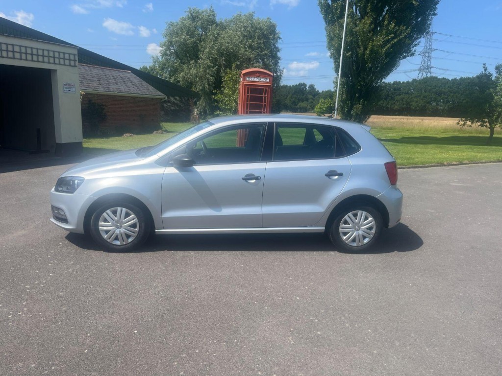 VOLKSWAGEN POLO