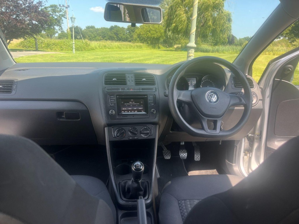 VOLKSWAGEN POLO