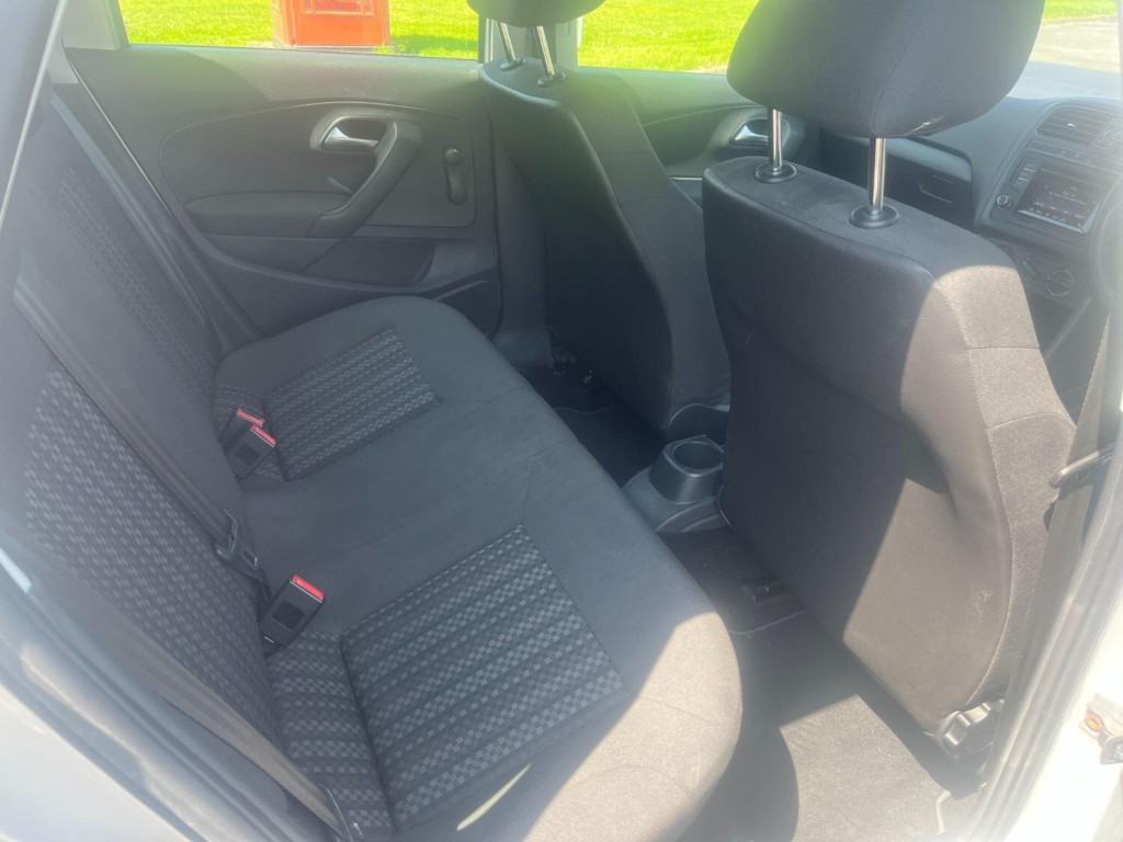 VOLKSWAGEN POLO