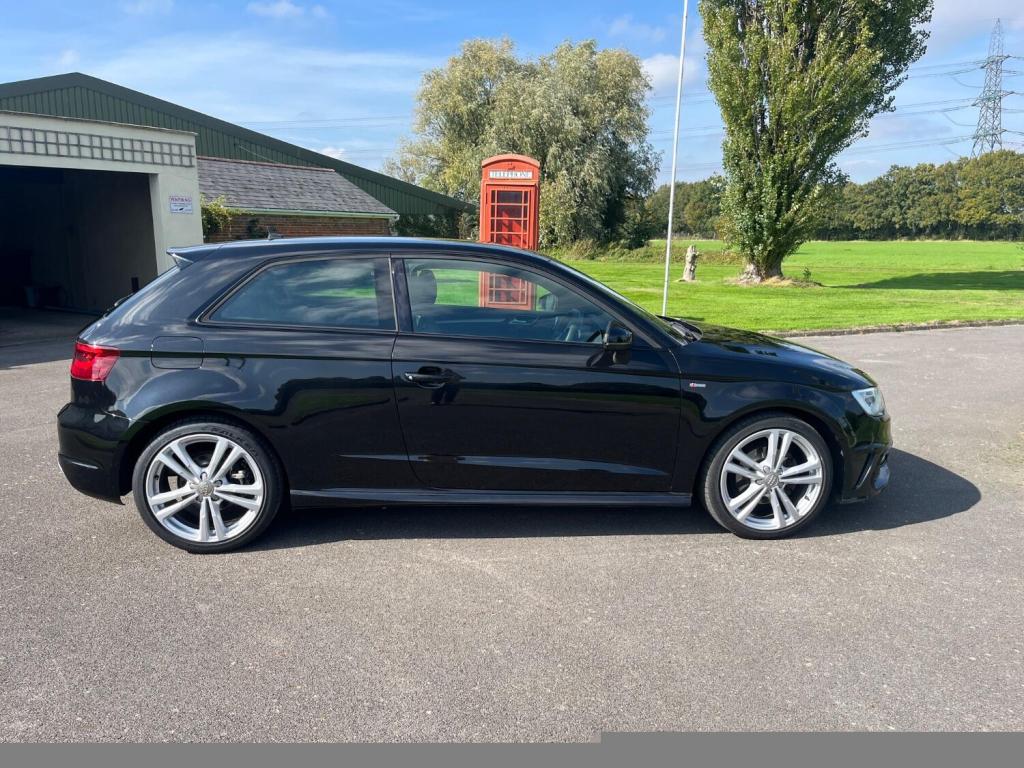 View AUDI A3 2.0 TDI S line