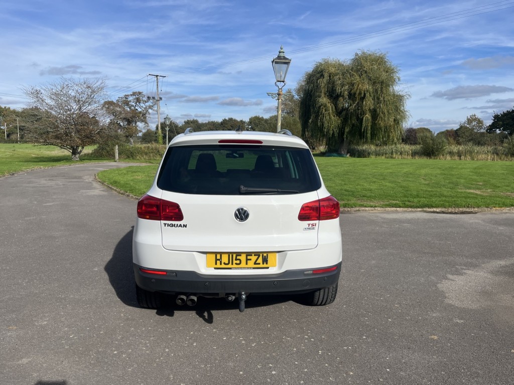 VOLKSWAGEN TIGUAN