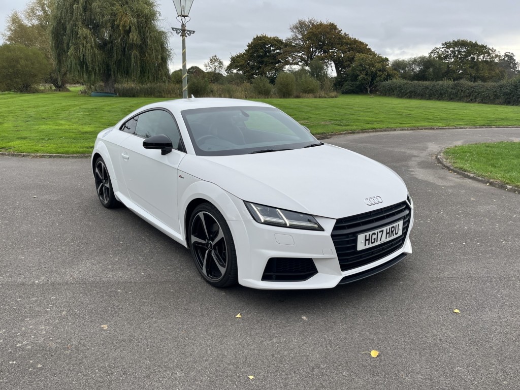 View AUDI TT 1.8 TFSI Black Edition