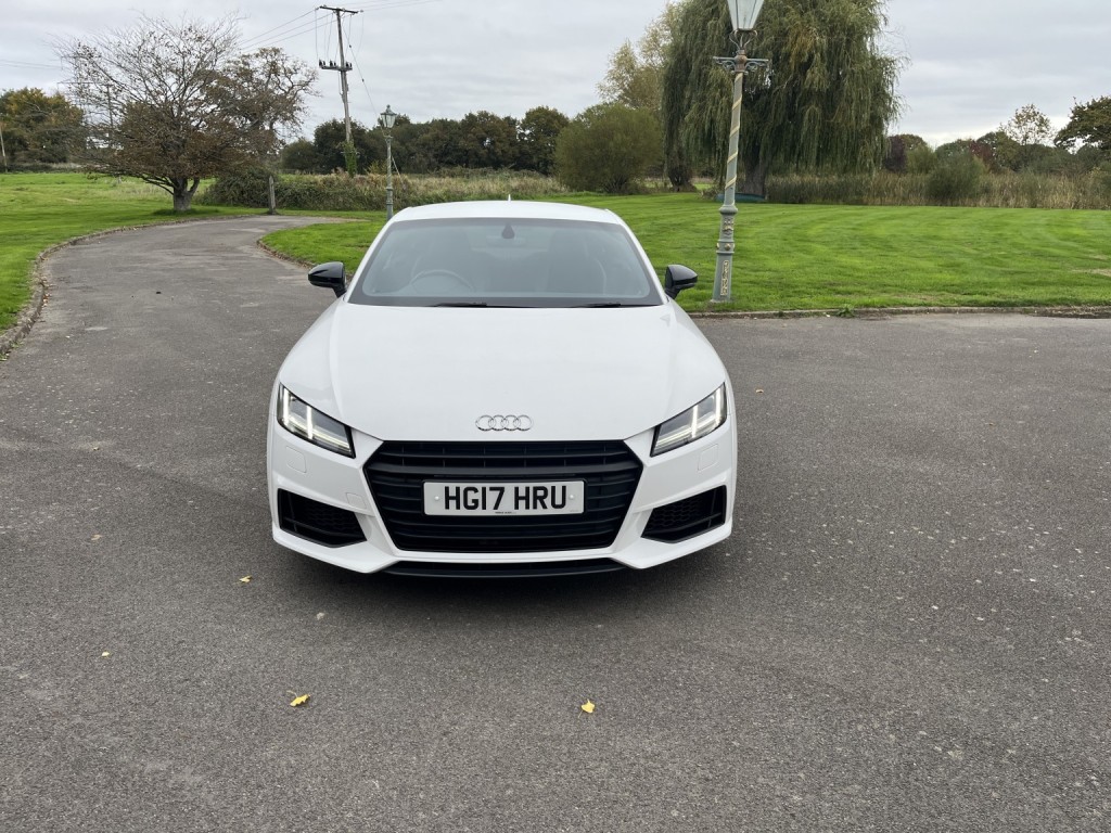 View AUDI TT 1.8 TFSI Black Edition