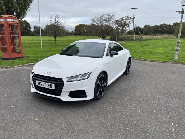 AUDI TT 1.8 TFSI Black Edition