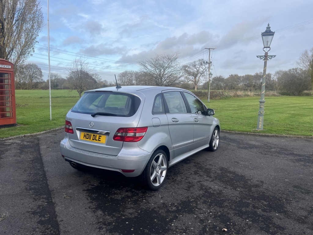 View MERCEDES-BENZ B CLASS 1.7 B180 Sport