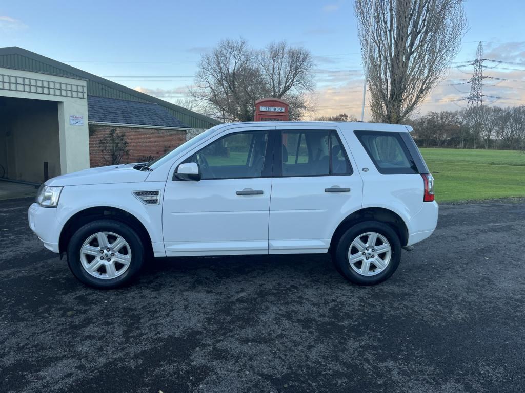 View LAND ROVER FREELANDER 2 2.2 TD4 GS