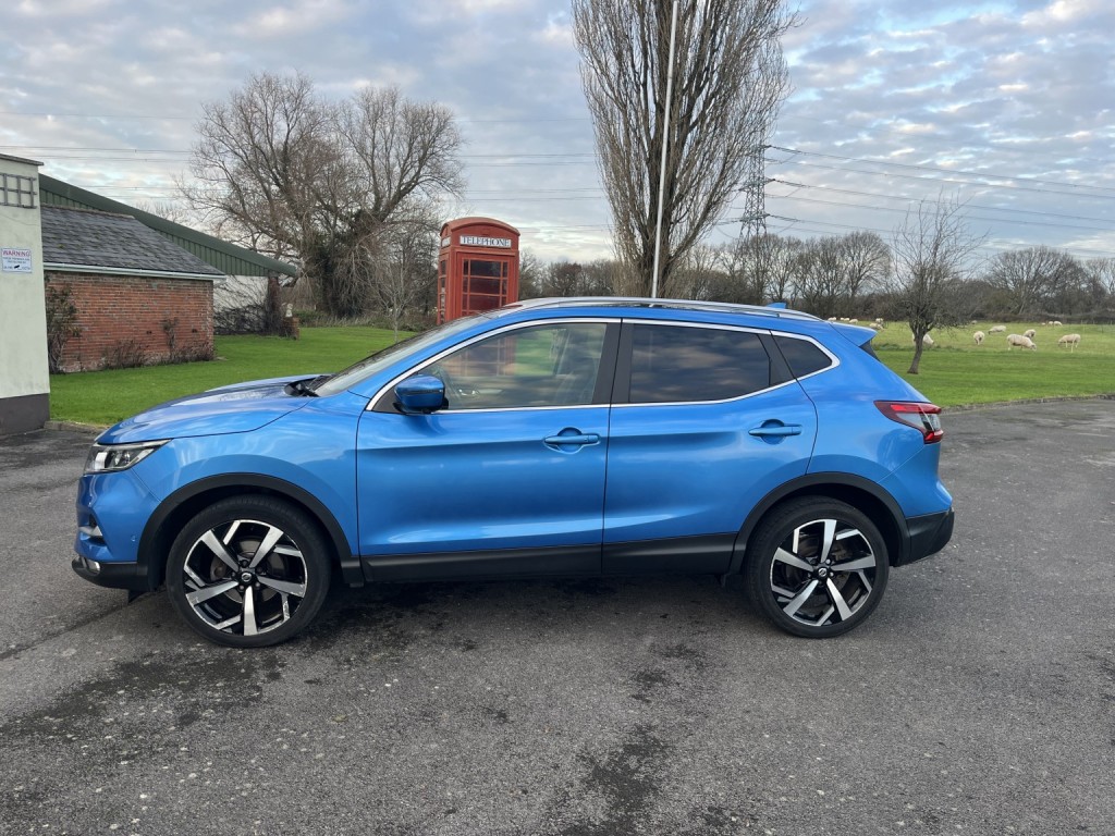 View NISSAN QASHQAI 1.2 DIG-T Tekna