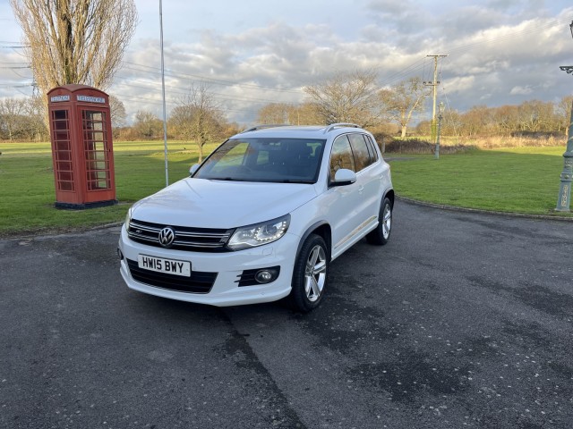 VOLKSWAGEN TIGUAN 2.0 TDI BlueMotion Tech R-Line DSG 4WD Euro 5 (s/s) 5dr (Nav)