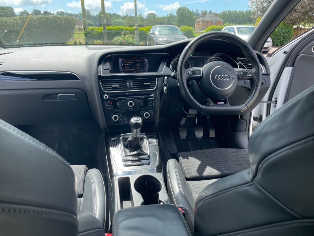 AUDI A4 AVANT