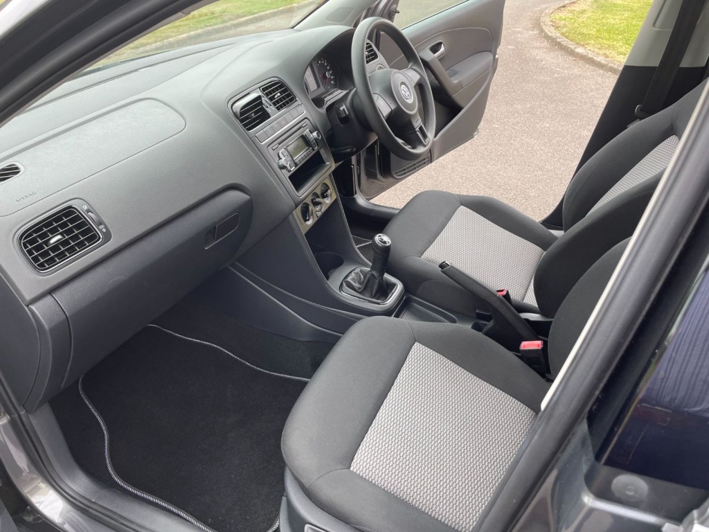 VOLKSWAGEN POLO