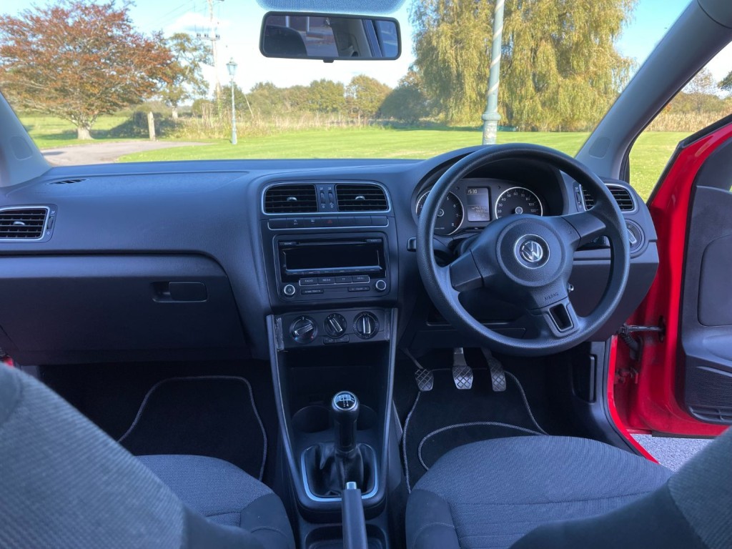 VOLKSWAGEN POLO