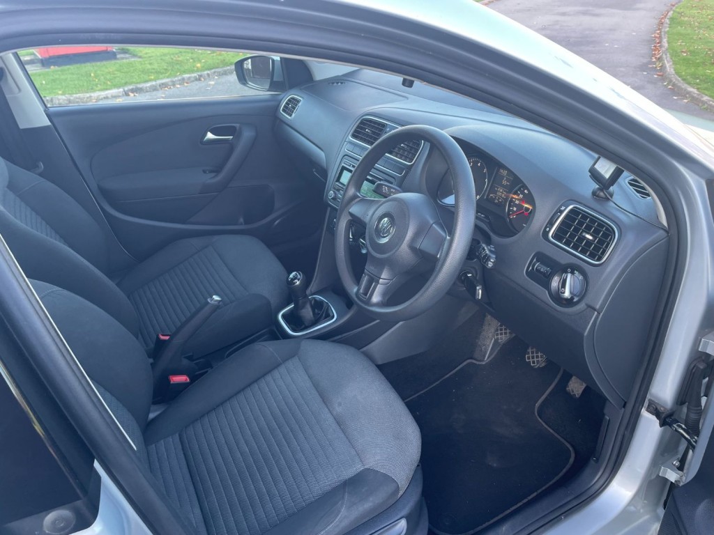 VOLKSWAGEN POLO