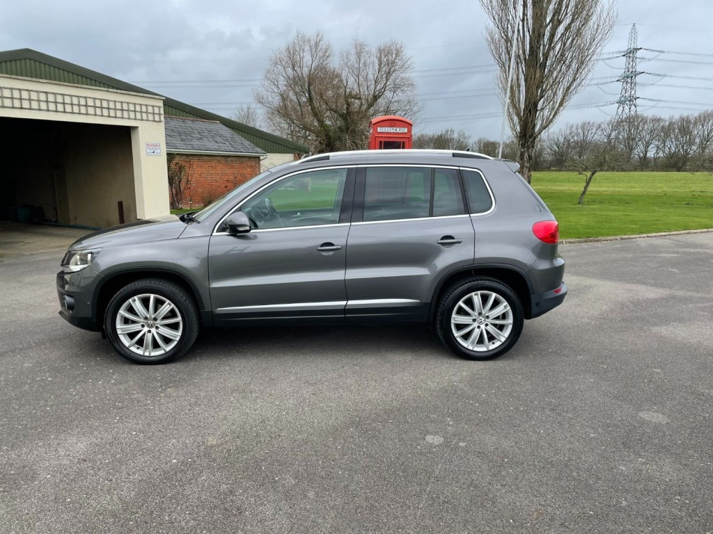 View VOLKSWAGEN TIGUAN SE TDI BLUEMOTION TECHNOLOGY 4MOTION