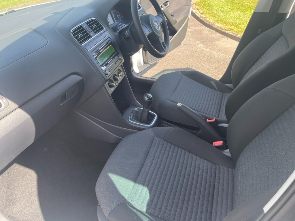 VOLKSWAGEN POLO